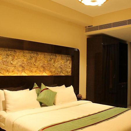 Zip By Spree Hotels Surat Esterno foto