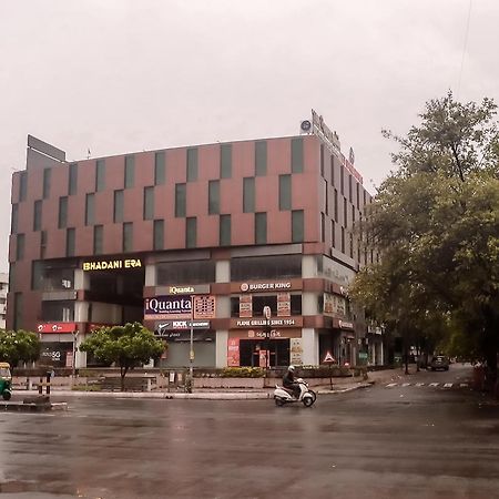 Zip By Spree Hotels Surat Esterno foto
