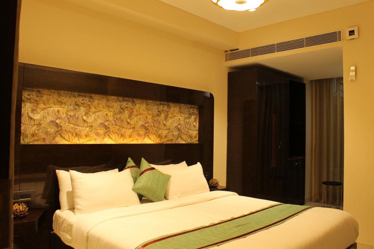 Zip By Spree Hotels Surat Esterno foto