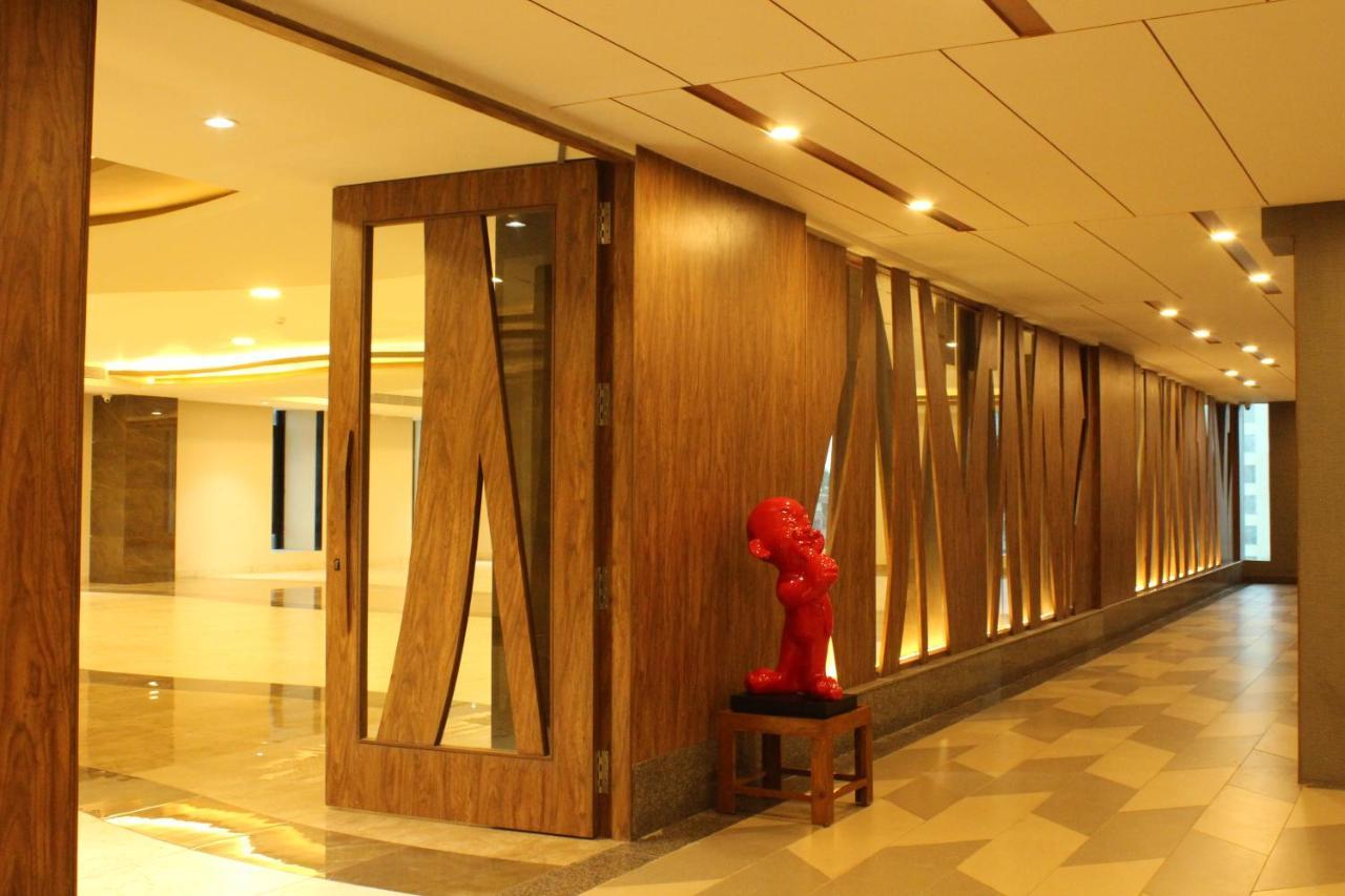 Zip By Spree Hotels Surat Esterno foto