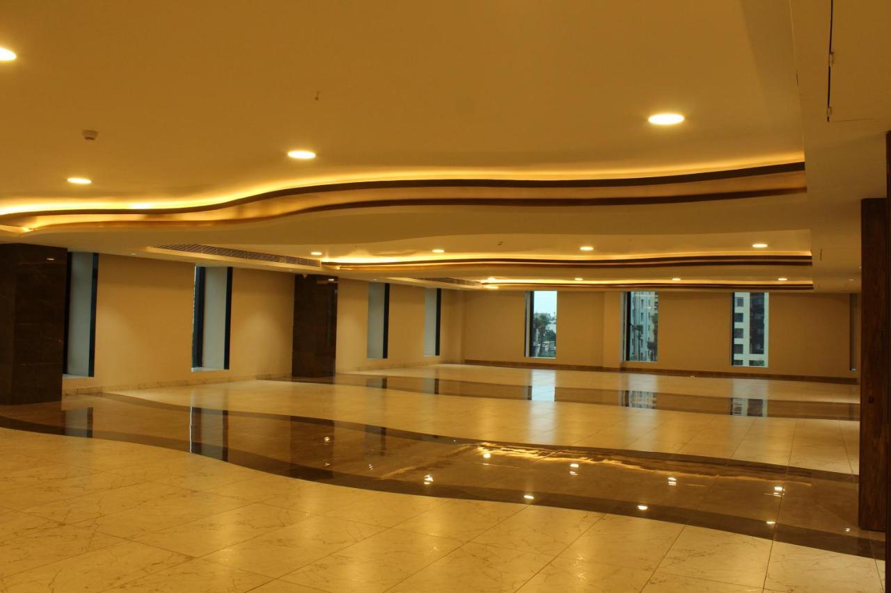 Zip By Spree Hotels Surat Esterno foto