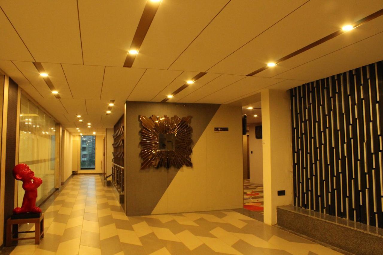 Zip By Spree Hotels Surat Esterno foto