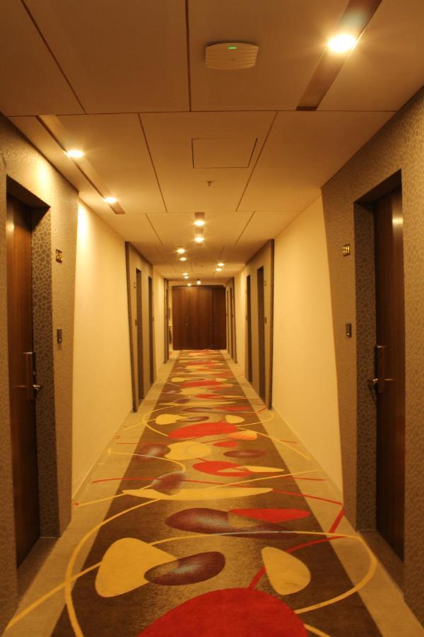 Zip By Spree Hotels Surat Esterno foto