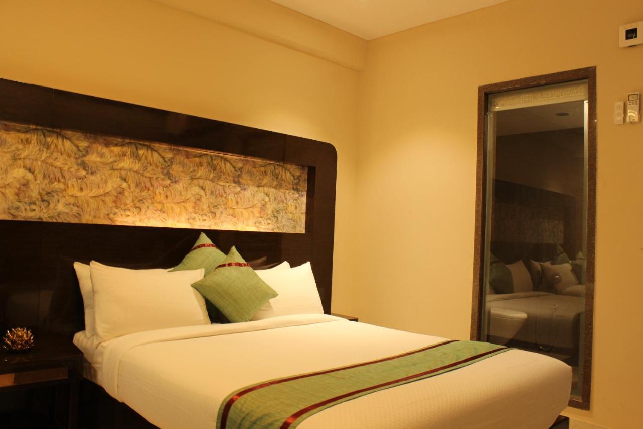 Zip By Spree Hotels Surat Esterno foto