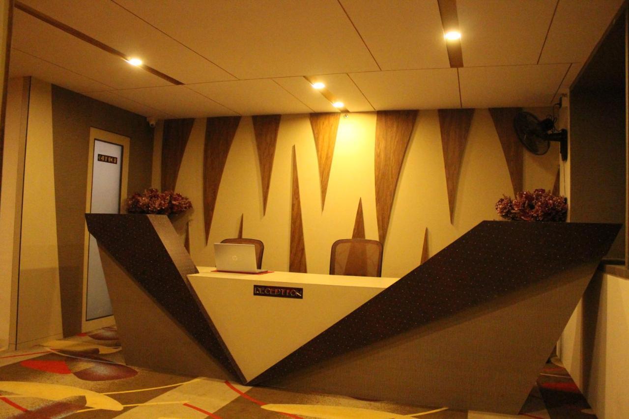 Zip By Spree Hotels Surat Esterno foto