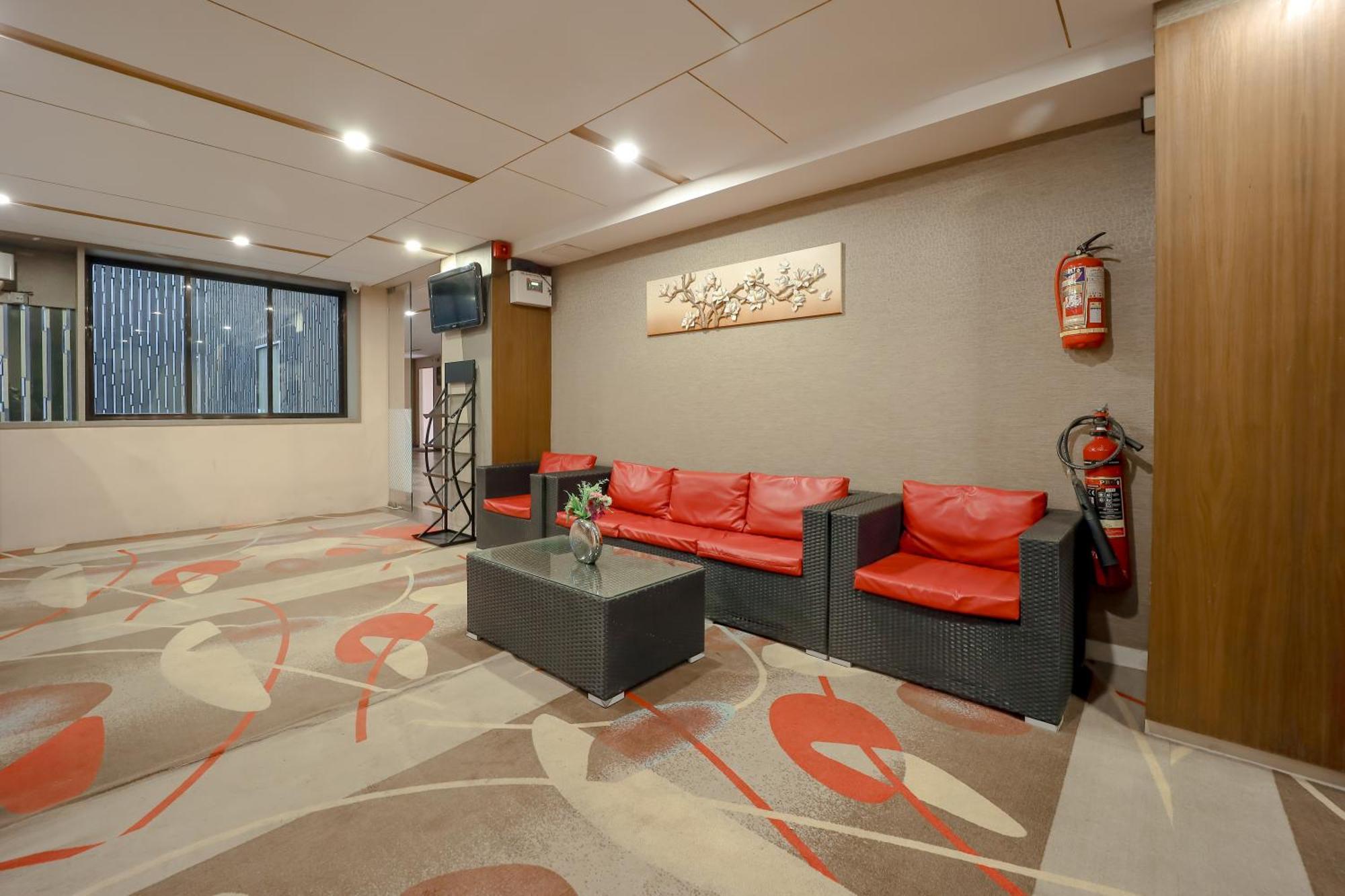 Zip By Spree Hotels Surat Esterno foto