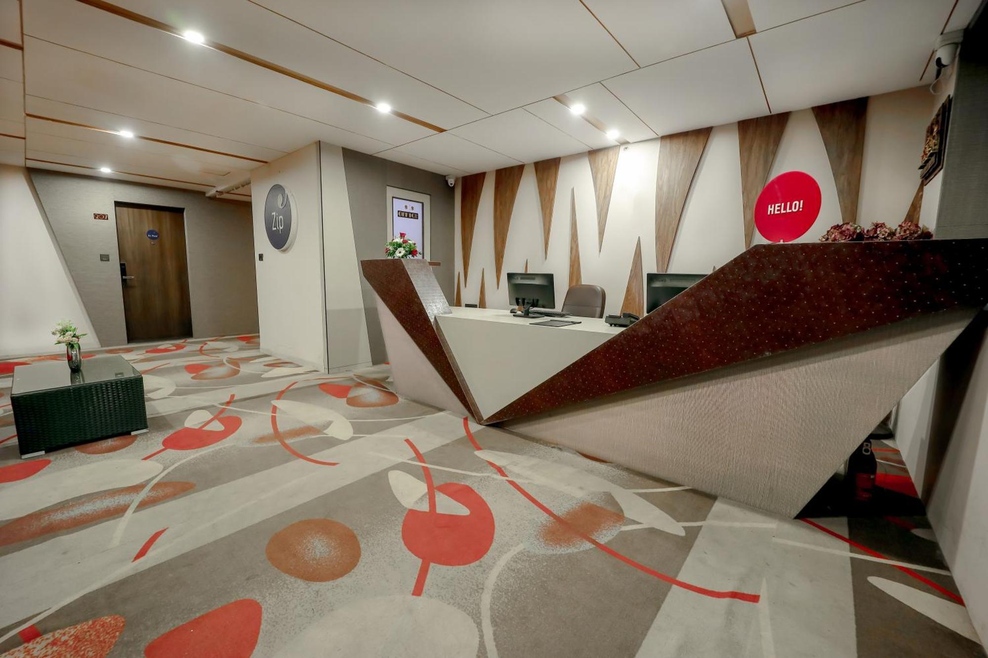 Zip By Spree Hotels Surat Esterno foto