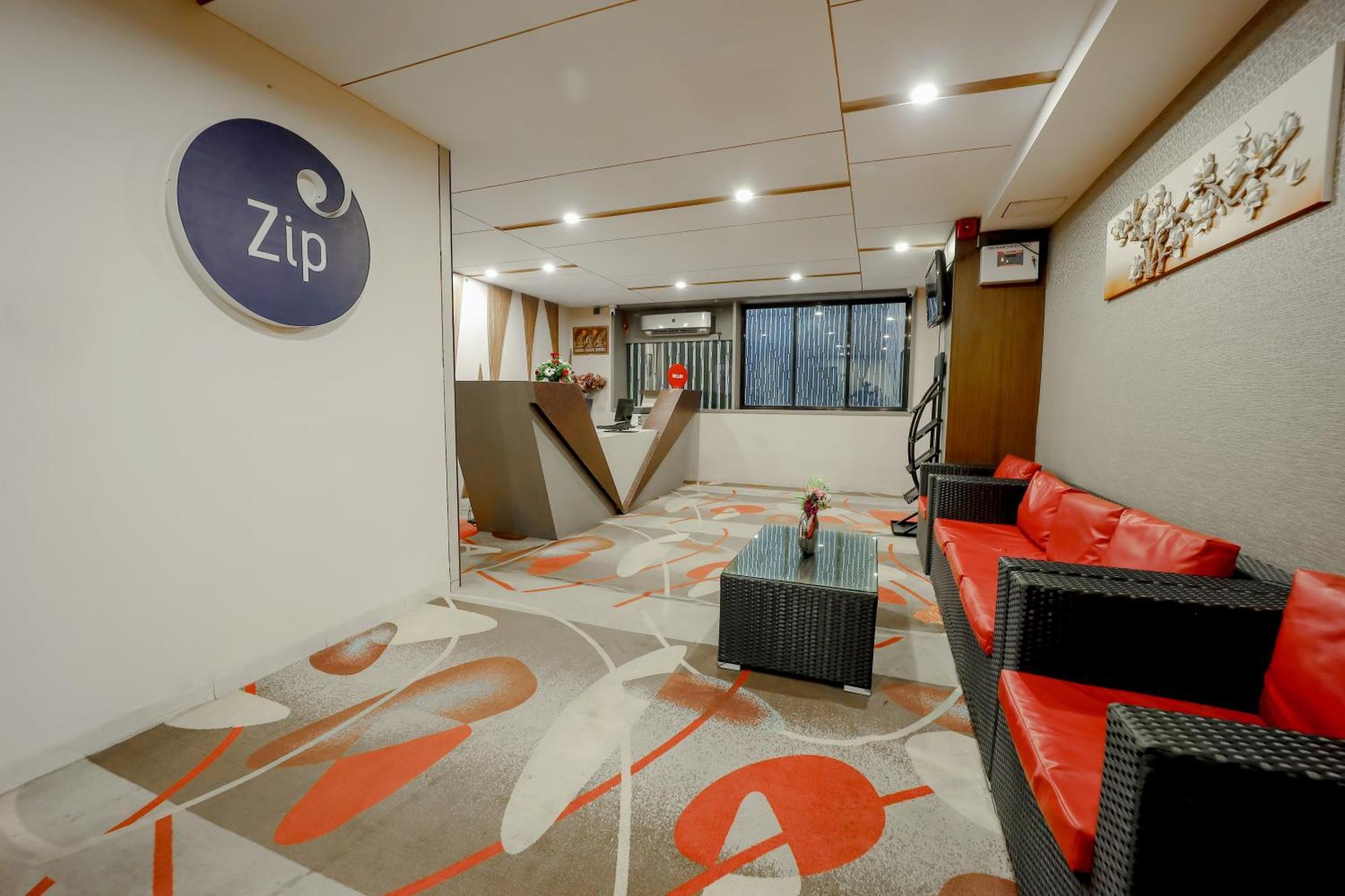 Zip By Spree Hotels Surat Esterno foto