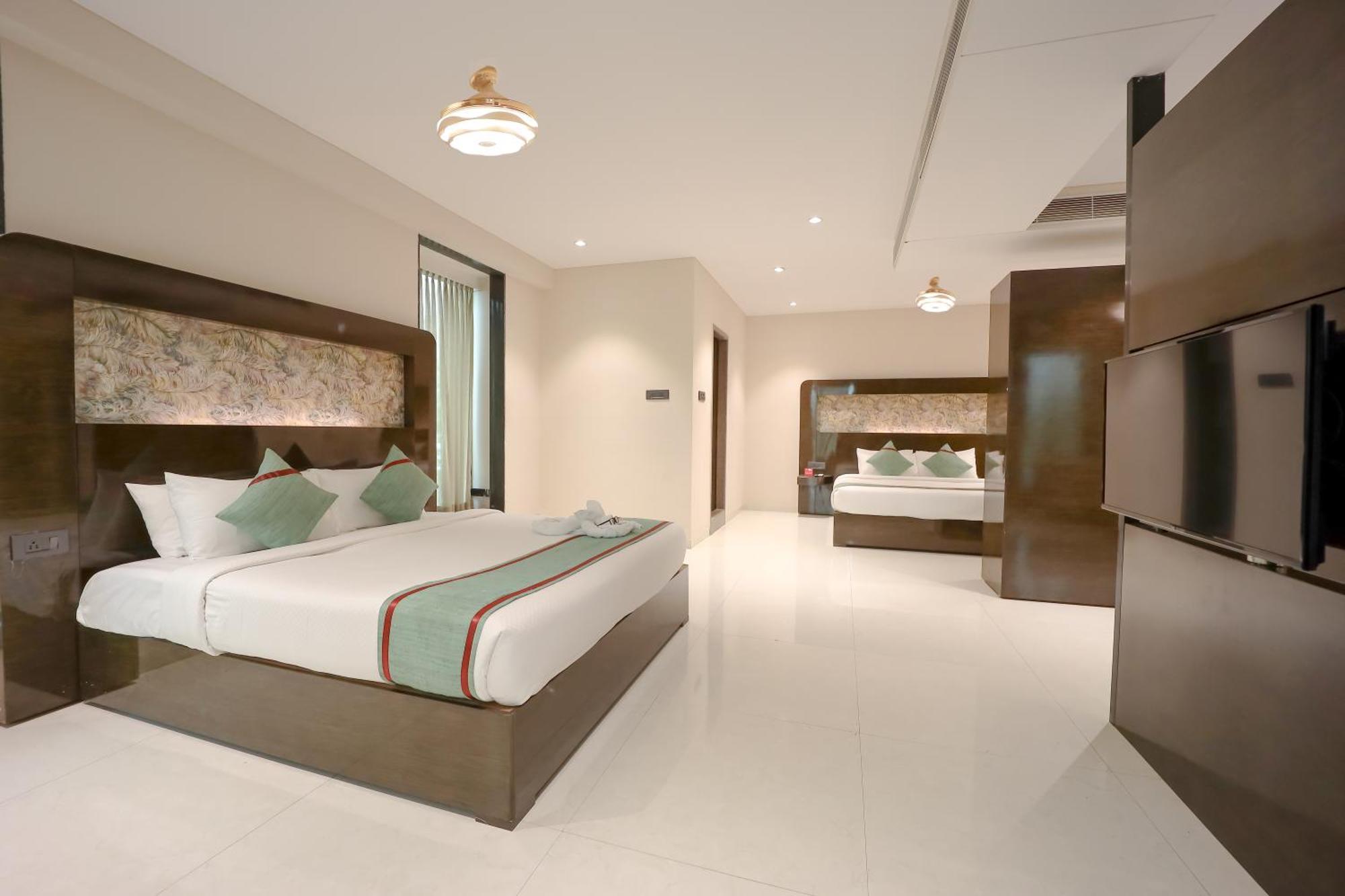 Zip By Spree Hotels Surat Esterno foto
