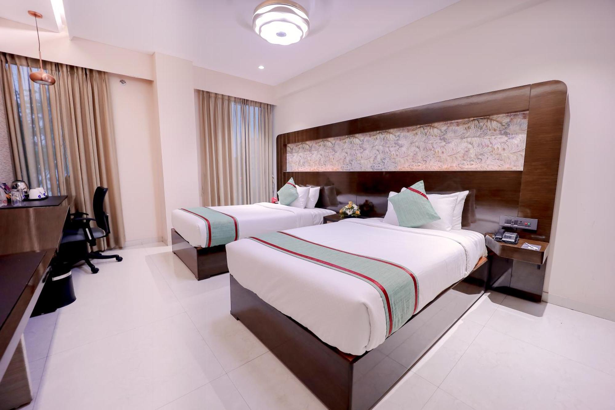 Zip By Spree Hotels Surat Esterno foto