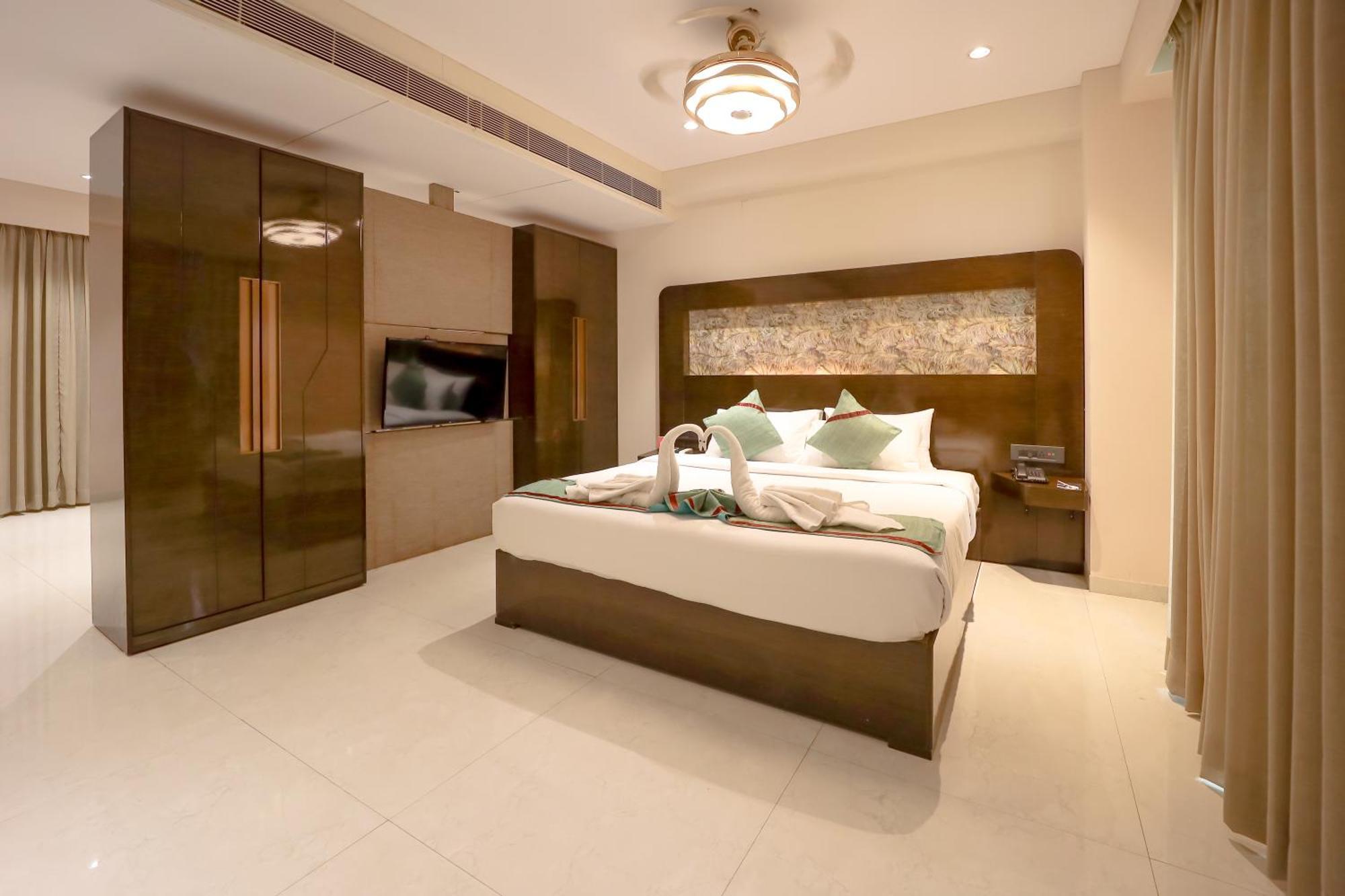 Zip By Spree Hotels Surat Esterno foto