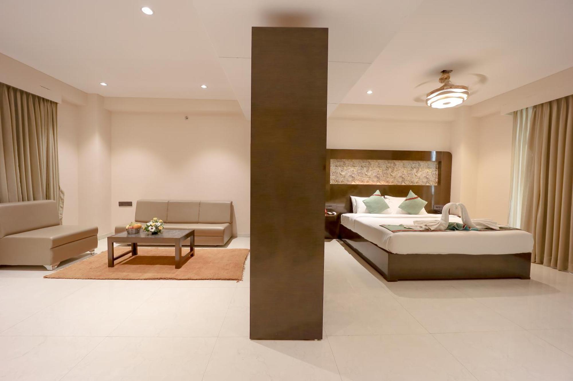 Zip By Spree Hotels Surat Esterno foto