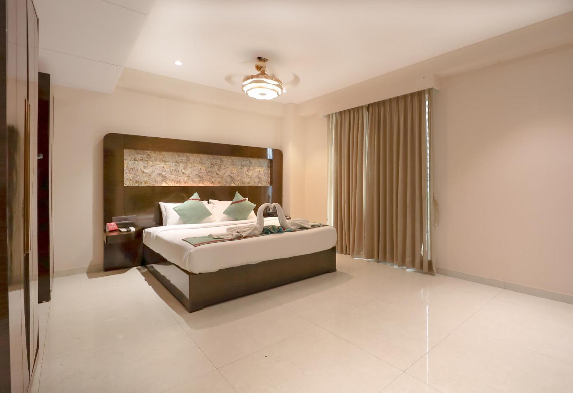 Zip By Spree Hotels Surat Esterno foto