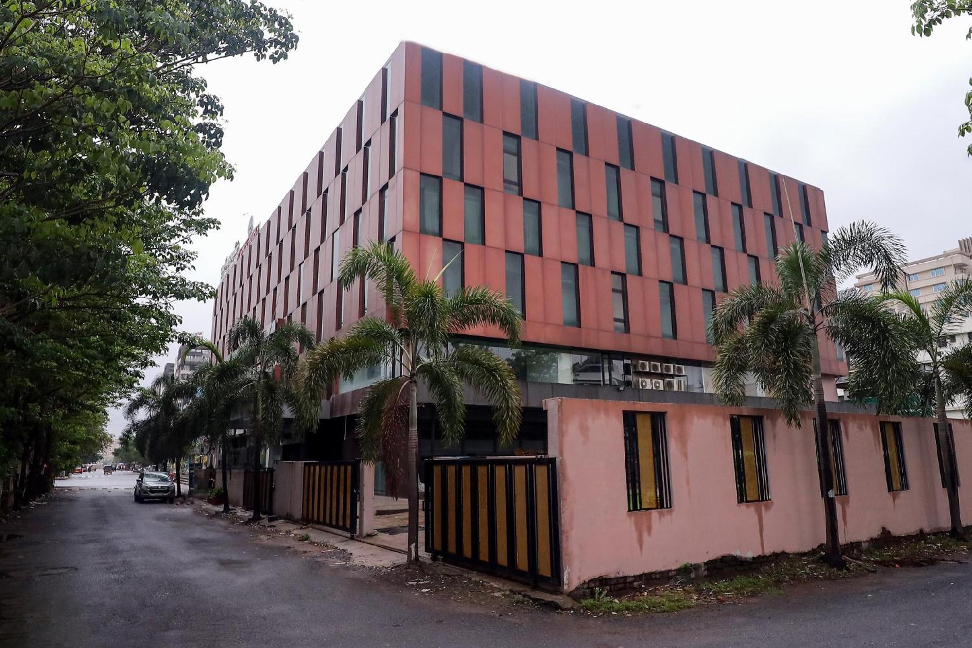 Zip By Spree Hotels Surat Esterno foto